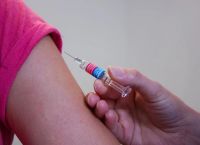 Βρετανία: Καμία απόφαση ακόμη για τον εμβολιασμό υγιών παιδιών 12-15 ετών