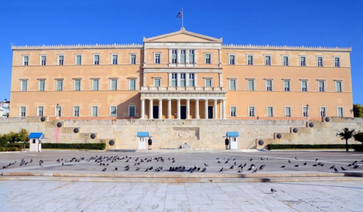 Γραφείο Προϋπολογισμού: Μείωση για εκκρεμείς συντάξεις και ανεργία