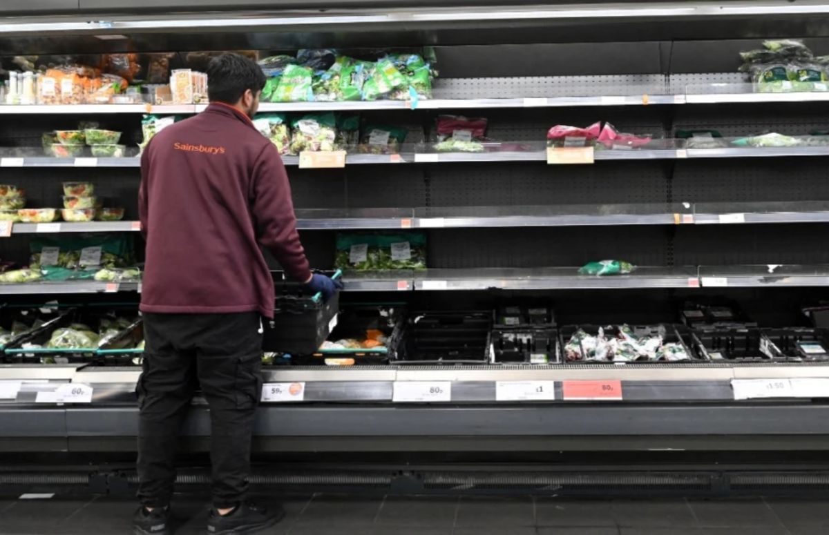 Βρετανία: Άδεια ράφια και ελλείψεις προϊόντων