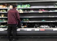 Βρετανία: Άδεια ράφια και ελλείψεις προϊόντων