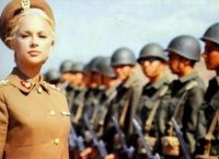 Αλίκη Βουγιουκλάκη: Σπάνια φωτογραφία από τα γυρίσματα της ταινίας “Υπολοχαγός Νατάσα”