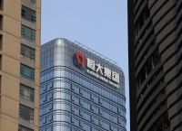 Evergrande: Γλύτωσε ξανά στο “παρά πέντε” τη χρεοκοπία