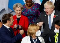 G20: To γέλιο του Μακρόν για τον Τζόνσον που έφτασε τελευταίος