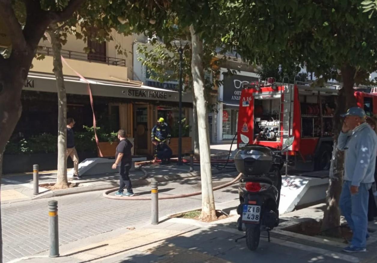 Φωτιά στο Παλαιό Φάληρο: Εστιατόριο τυλίχτηκε στις φλόγες
