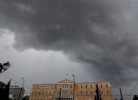 Μπάλλος: Προβλήματα και στη Βουλή – Έπεσαν μάρμαρα