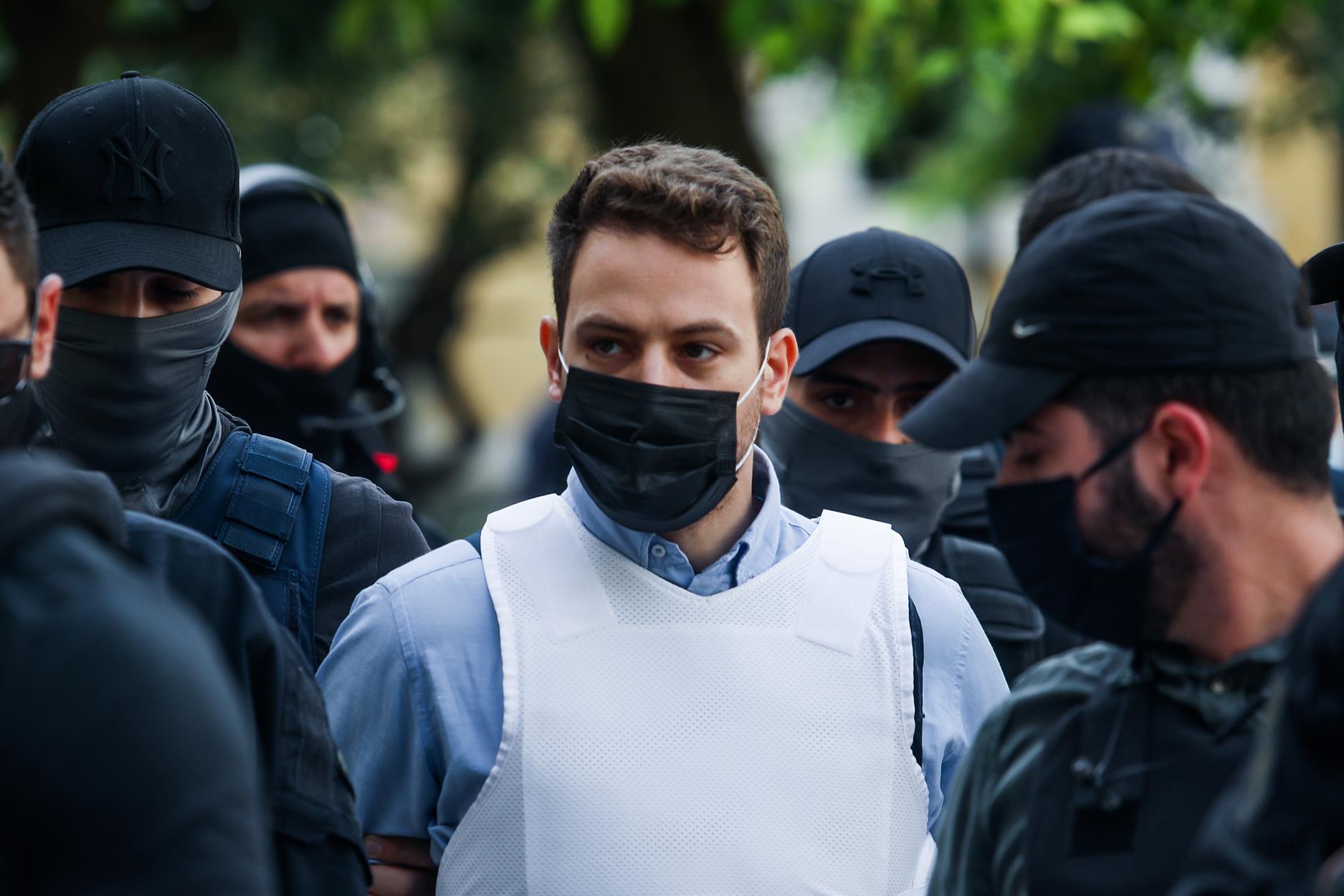 Γλυκά Νερά: Ο Μπάμπης είχε σχέση με 16χρονη από την Αλόννησο πριν από την Καρολάιν