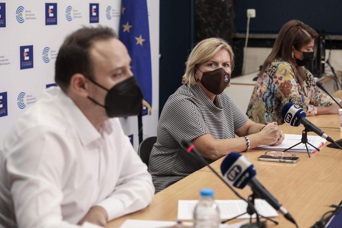 Κορωνοϊός ενημέρωση: Τρίτη δόση εμβολίου για όλους τους πολίτες 50 ετών και άνω