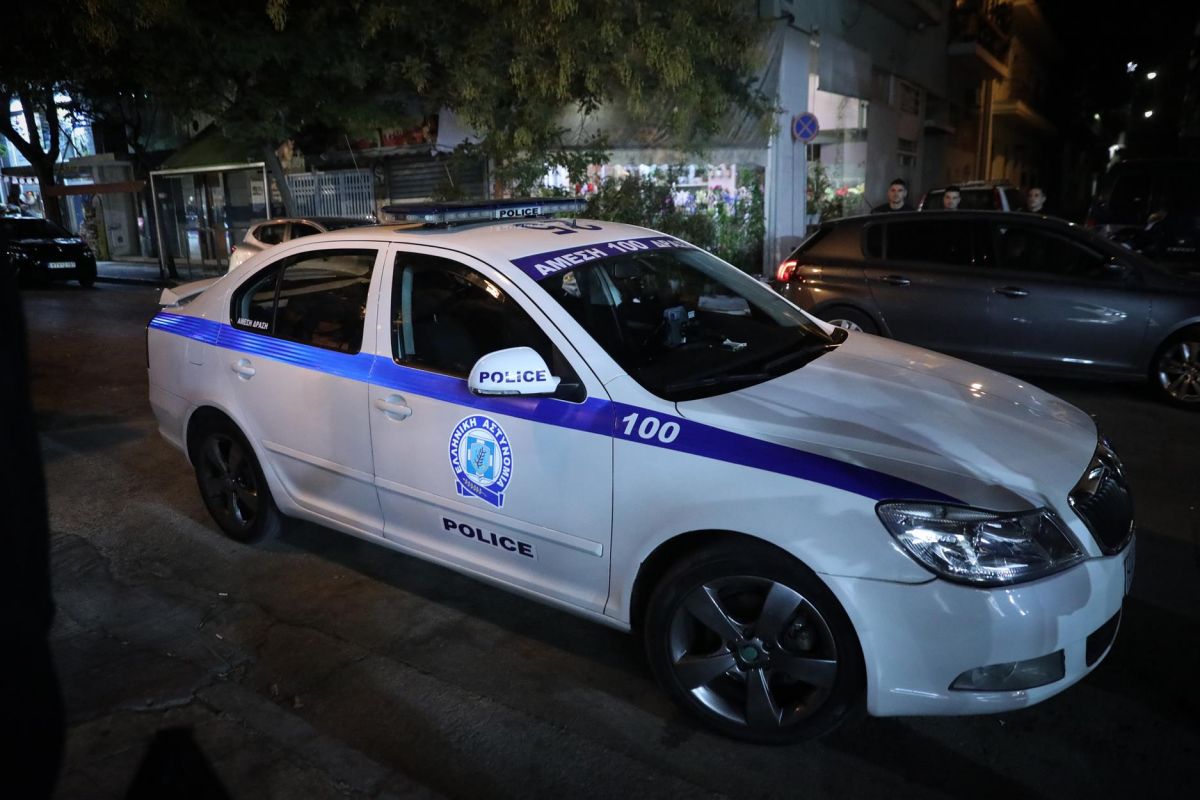 Αμπελόκηποι: Γυναίκα απειλούσε να αυτοκτονήσει από ταράτσα
