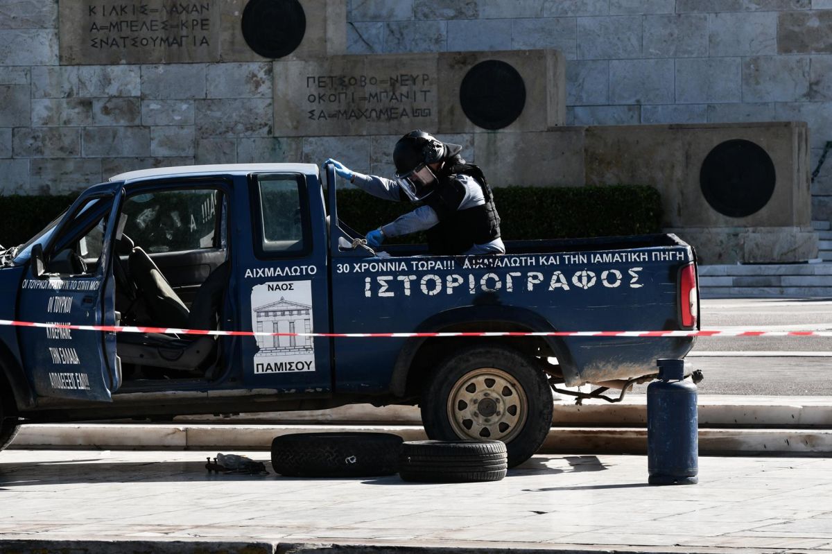 Βουλή: Συναγερμός με αγροτικό που έφτασε μέχρι το το μνημείο του Αγνώστου Στρατιώτη
