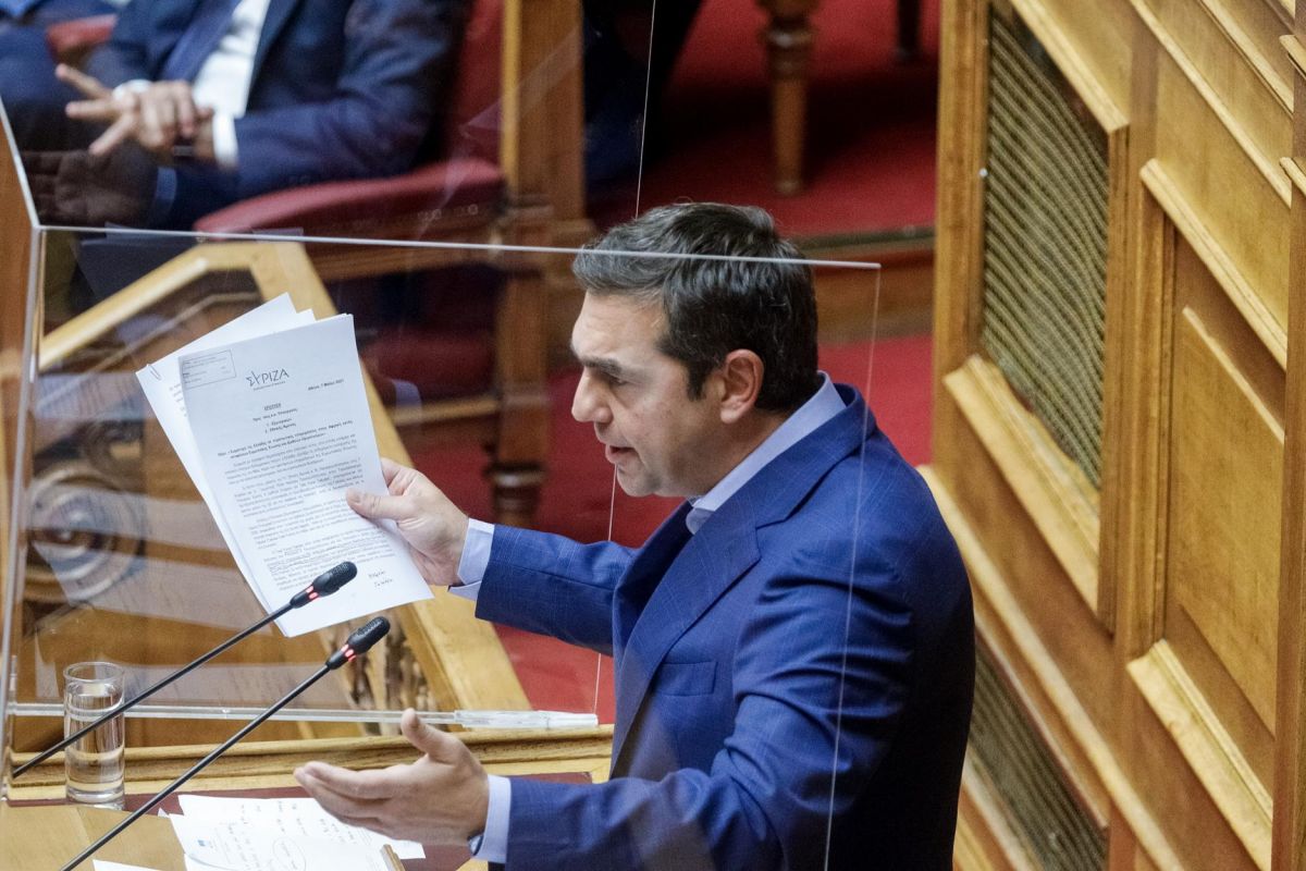 Τσίπρας σε Μητσοτάκη: Αντιλαμβανόμαστε της ανάγκη να πατήσετε στις βάρκες της κεντροδεξιάς και της ακροδεξιάς