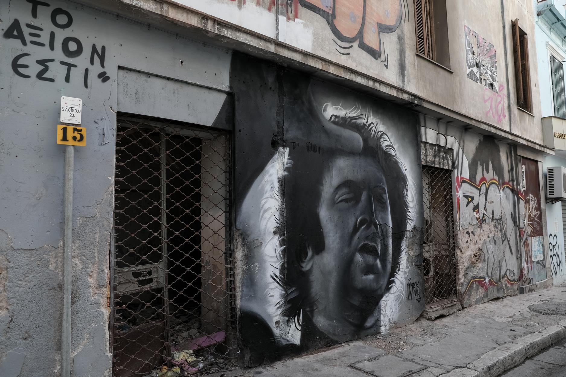Μίκης Θεοδωράκης: Γκράφιτι προς τιμήν του στο κέντρο της Αθήνας