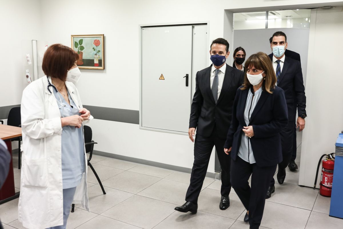 Κατερίνα Σακελλαροπούλου: Έκανε την τρίτη δόση του εμβολίου
