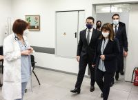 Κατερίνα Σακελλαροπούλου: Έκανε την τρίτη δόση του εμβολίου