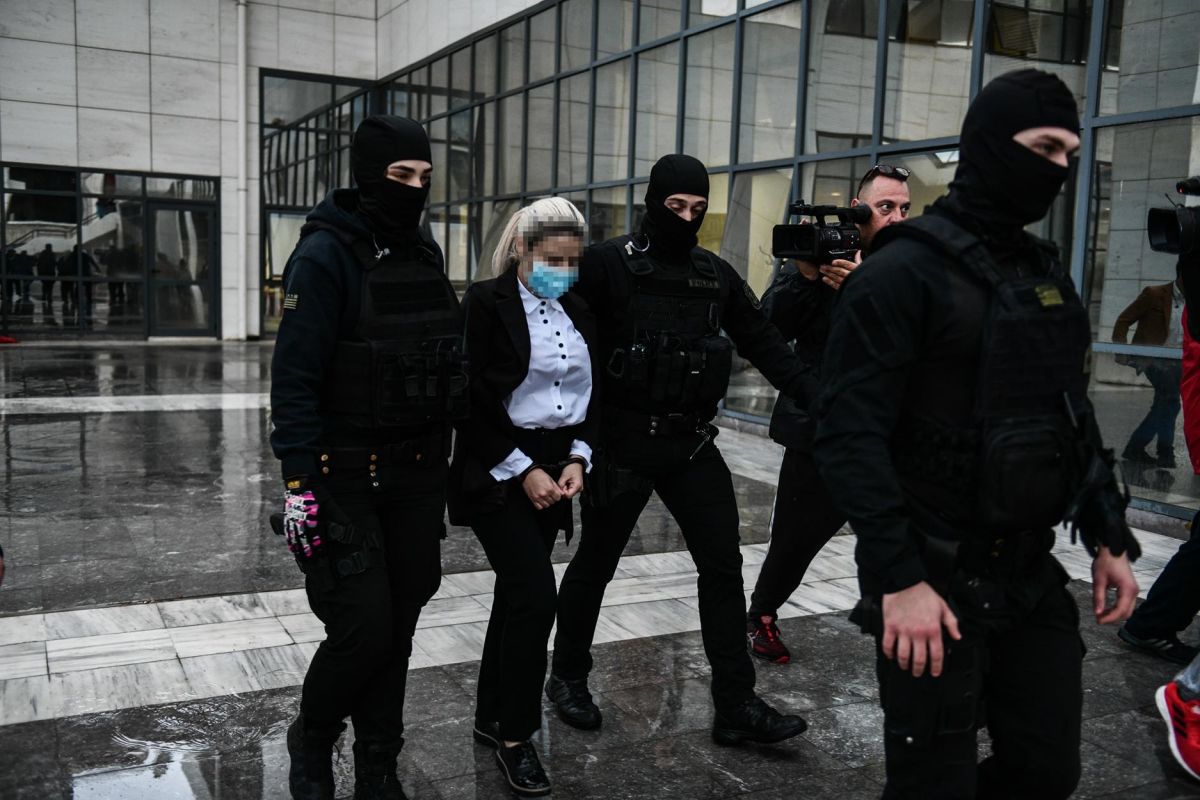 Επίθεση με βιτριόλι: Με συγγνώμη στην Ιωάννα και την οικογένειά της ξεκίνησε την απολογία της η 37χρονη