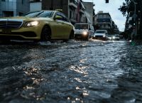 Κακοκαιρία Μπάλλος: Σχέδιο απομάκρυνσης κατοίκων από επικίνδυνες περιοχές – Πως κινούνται οχήματα και τραμ