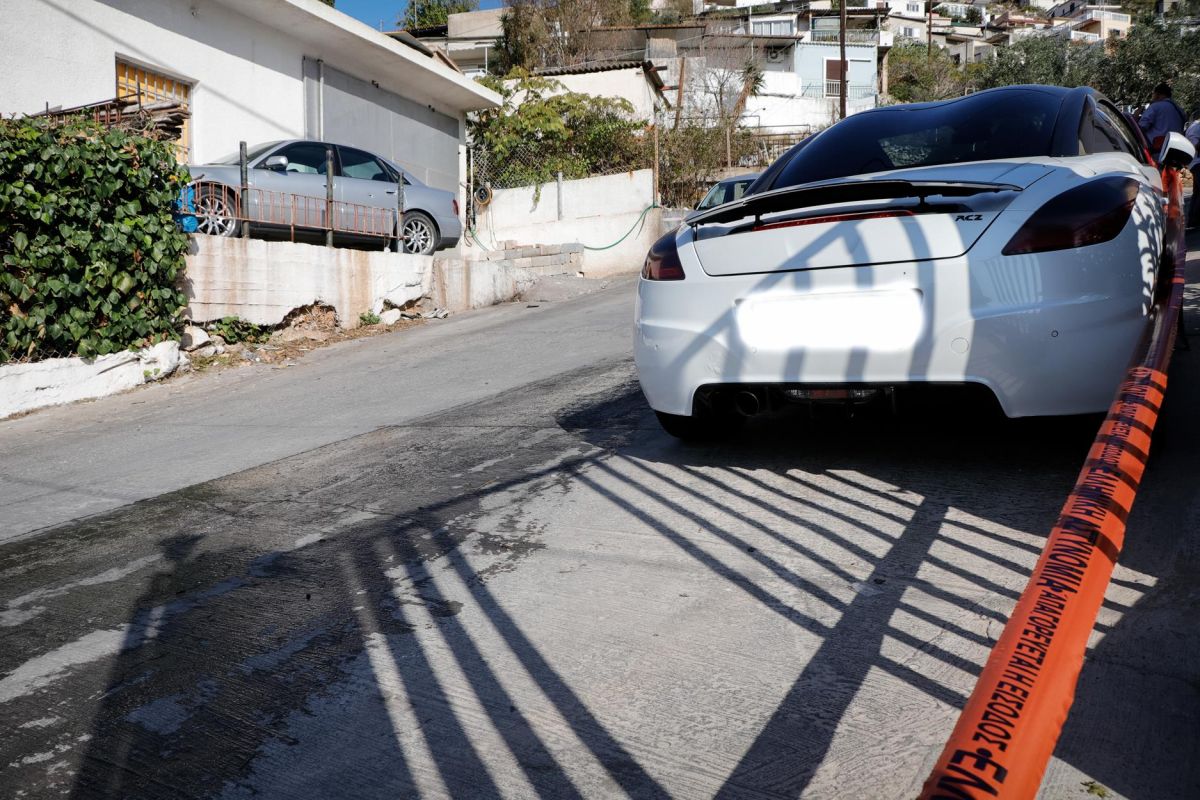 Πέραμα καταδίωξη: Με δύο τραύματα σε πνεύμονα και κοιλιά ο 20χρονος Ρομά