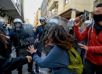 Ένταση στα Εξάρχεια: Ρίψη χημικών και έξι προσαγωγές Ένταση στα Εξάρχεια: Ρίψη χημικών και έξι προσαγωγές