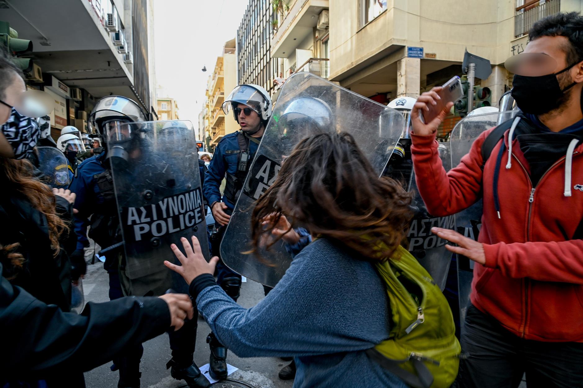 Ένταση στα Εξάρχεια: Ρίψη χημικών και έξι προσαγωγές