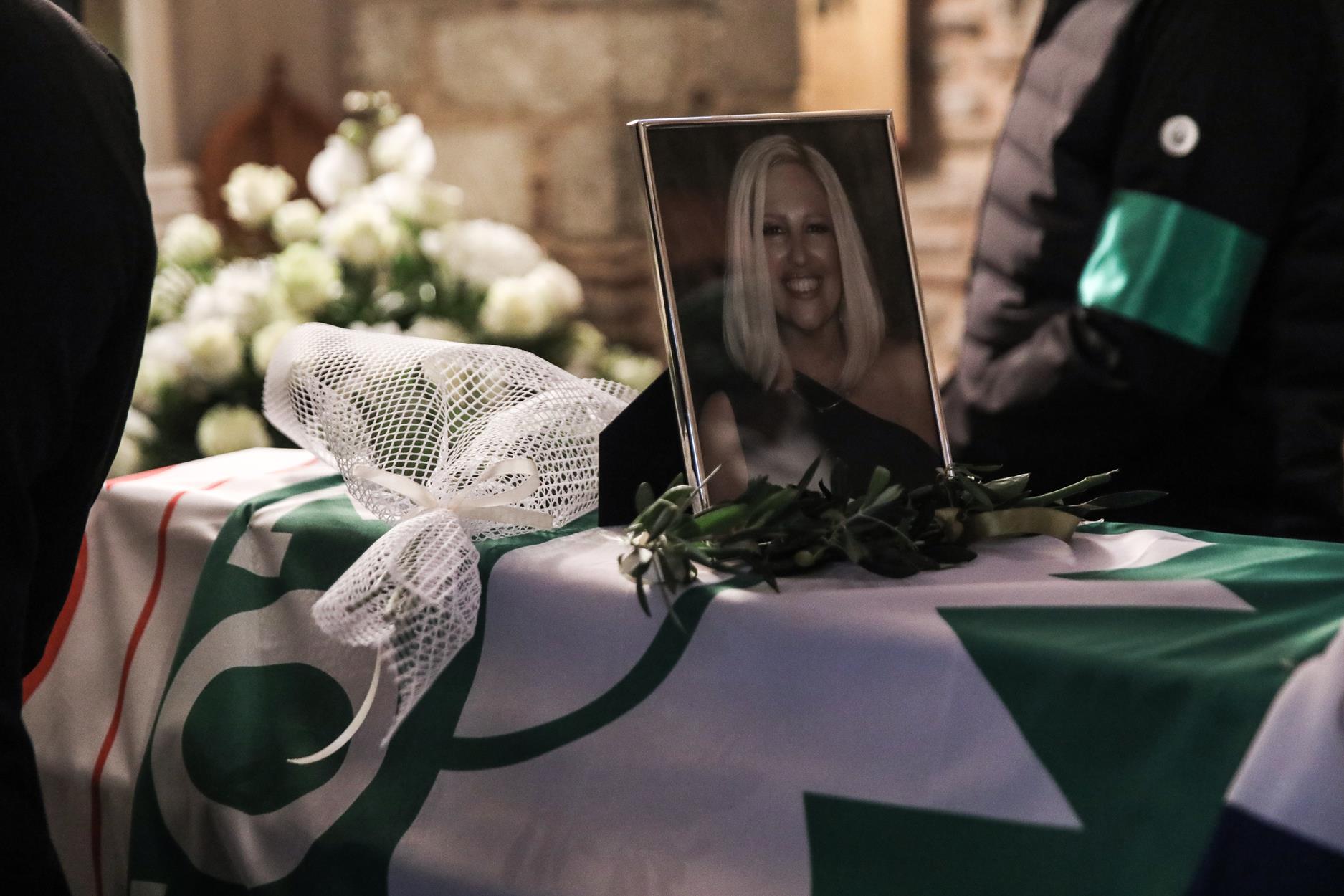 Φώφη Γεννηματά: Live το λαϊκό προσκύνημα – Πλήθος κόσμου στη Μητρόπολη