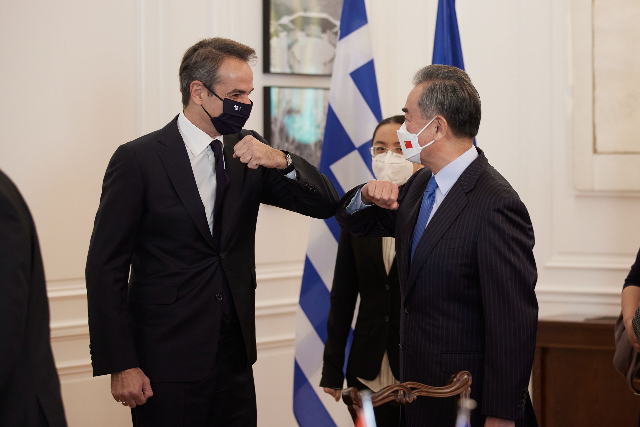 Ελλάδα Κίνα: Προοπτικές περαιτέρω ανάπτυξης των οικονομικών σχέσεων συζήτησαν Μητσοτάκης και Γουανγκ Γι