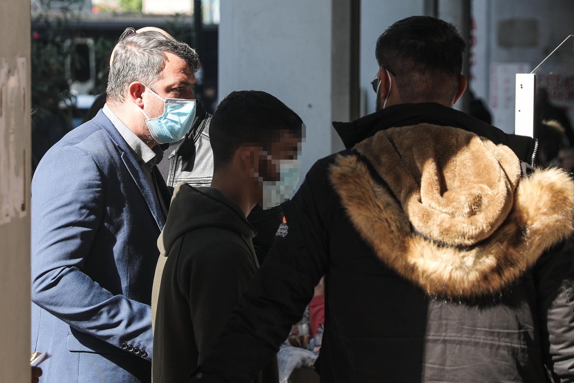 Καταδίωξη στο Πέραμα: Παρουσιάστηκε ο 14χρονος Ρομά που οδηγούσε το κλεμμένο όχημα
