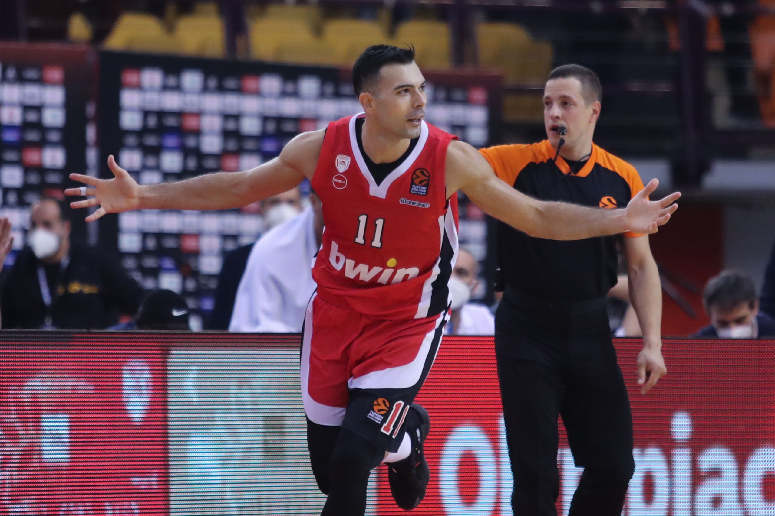 Ολυμπιακός – Φενέρ 67-65: Νίκη των Πειραιωτών με ηγέτη τον Σλούκα