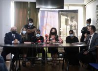 Πέραμα: Η συνέντευξη Τύπου της οικογένειας του 20χρονου Πέραμα: Η συνέντευξη Τύπου της οικογένειας του 20χρονου