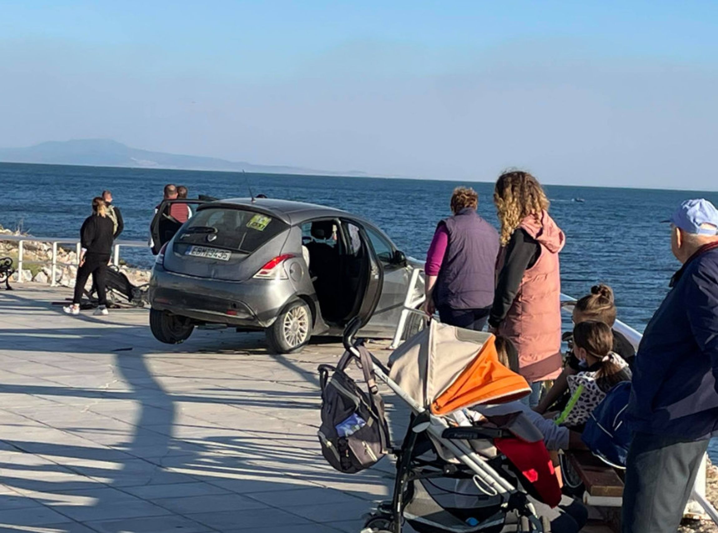 Αλεξανδρούπολη: Τροχαίο με αυτοκίνητο που έπεσε σε παγκάκι