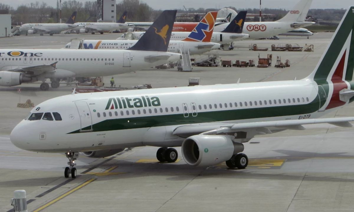 Alitalia: Τελευταία πτήση χθες βράδυ – Έρχεται η νέα αεροπορική, η Ita
