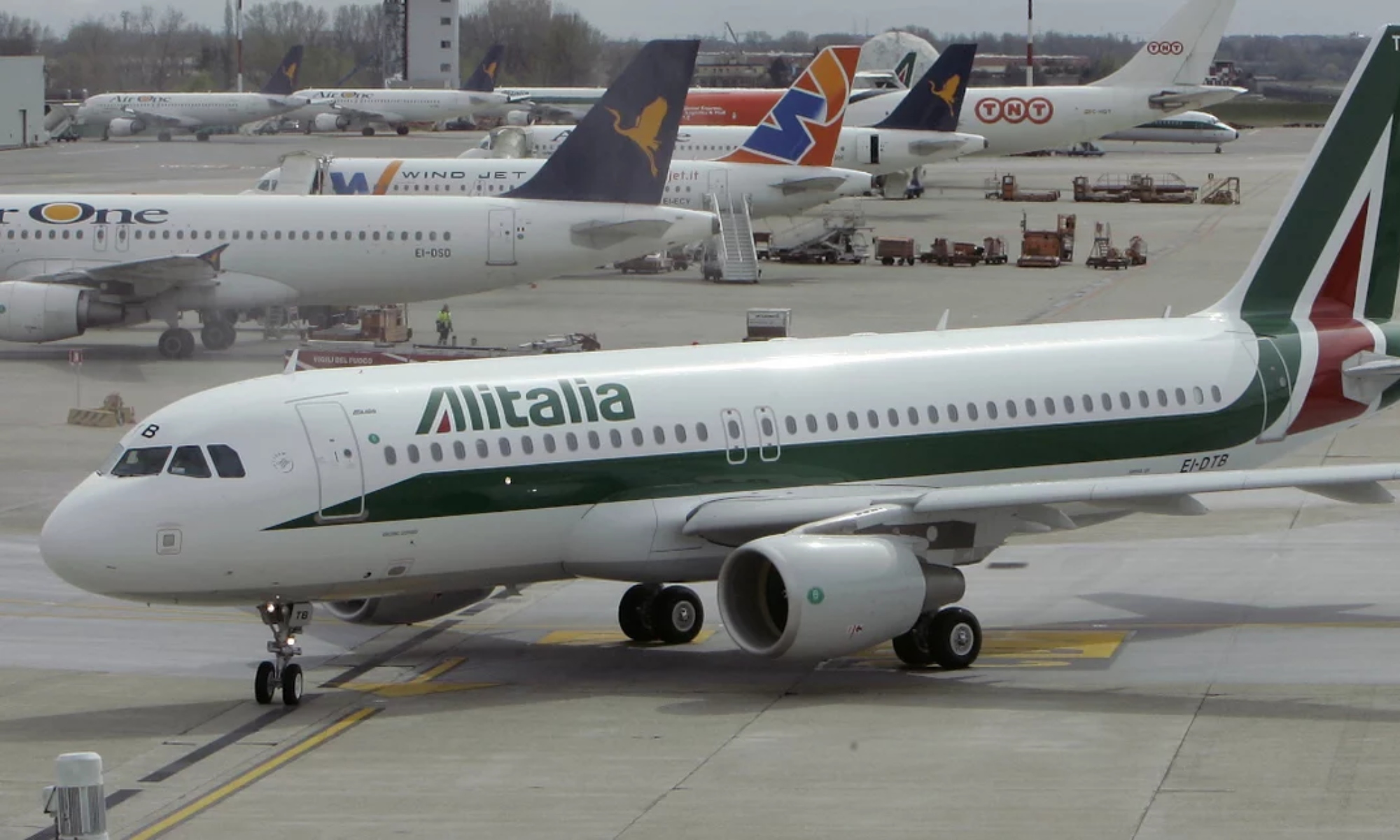 Alitalia: Τελευταία πτήση χθες βράδυ – Έρχεται η νέα αεροπορική, η Ita