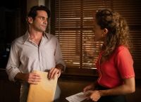 Άγριες Μέλισσες: Η ερωτική εξομολόγηση την οδηγεί στο διαζύγιο