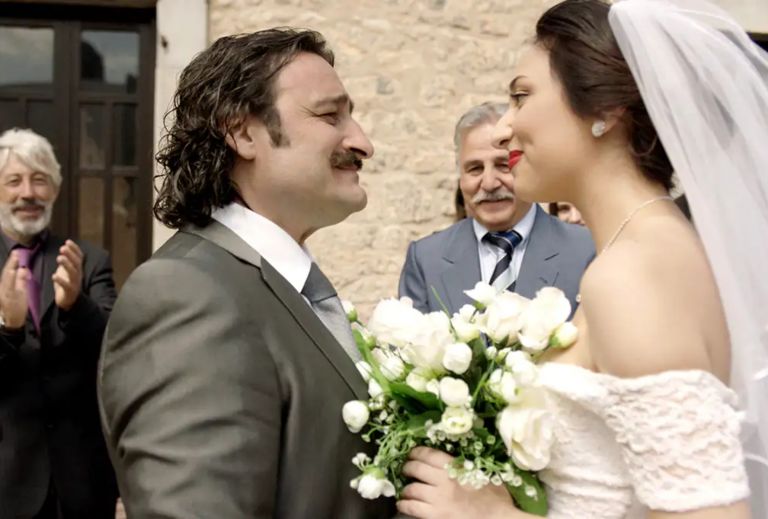 Καρτ ποστάλ – Πρεμιέρα αύριο: Τι θα δούμε στο πρώτο επεισόδιο