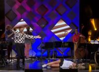 Εβελίνα Παπούλια: Σωριάστηκε στο πλατό στην πρεμιέρα του Κωστή Μαραβέγια