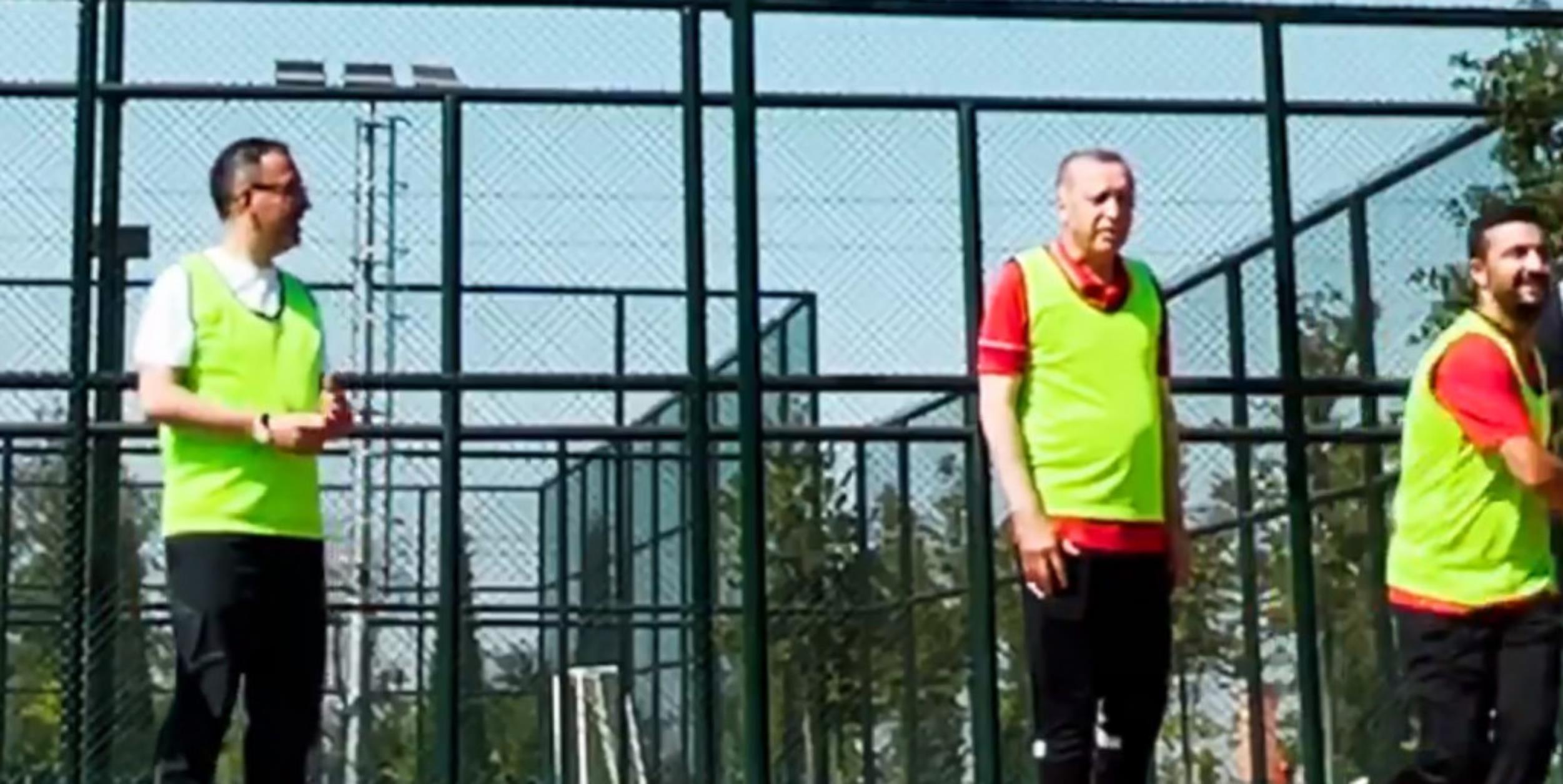 Ερντογάν: Απαντά στα δημοσιεύματα για επιδείνωση της υγείας του παίζοντας μπάσκετ
