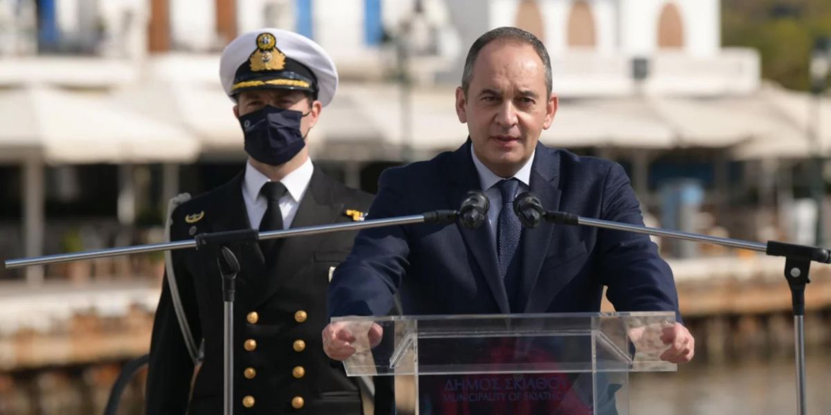 Πλακιωτάκης στη Σκιάθο: Παρέδωσε το πρώτο από τα πέντε σύγχρονα περιπολικά σκάφη του Λιμενικού