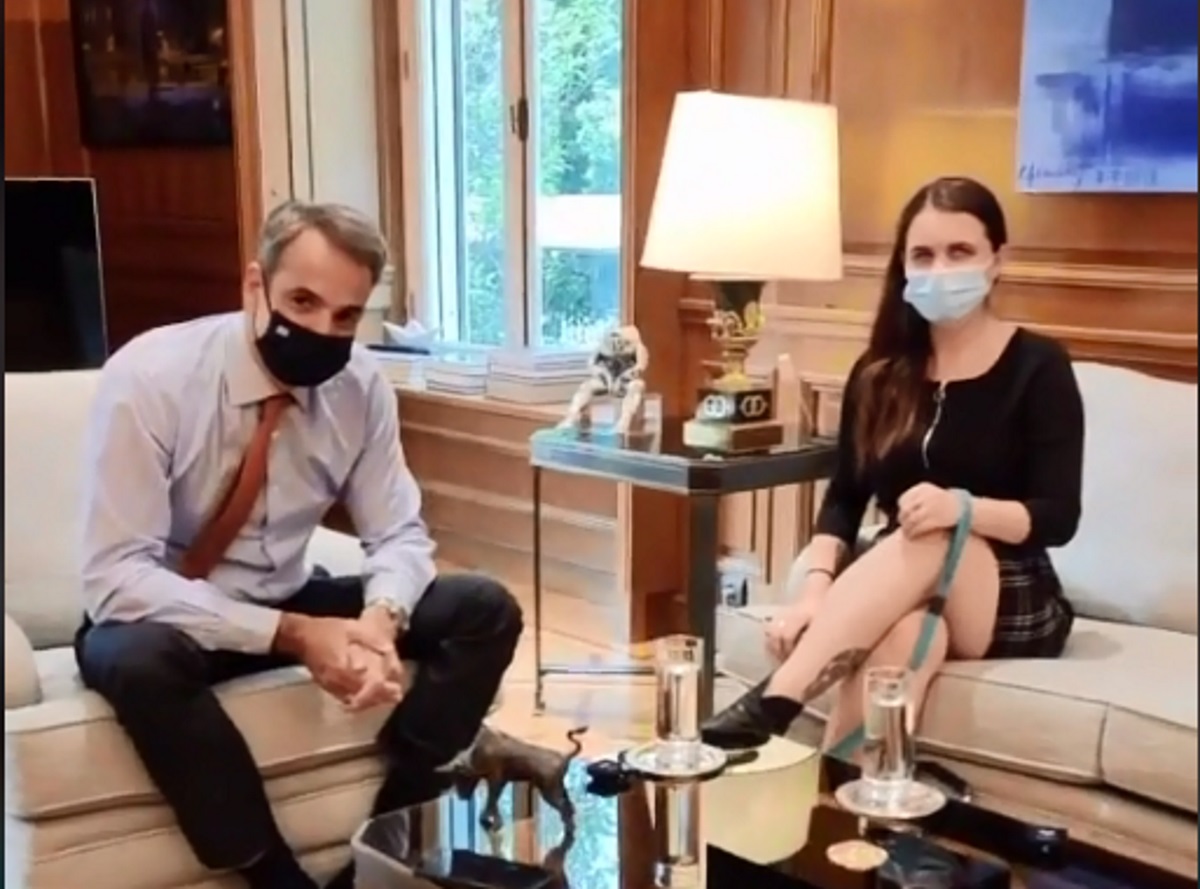 Μητσοτάκης: Η μέσω TikTok συνάντηση του πρωθυπουργού με την εκ γενετής τυφλή Άννα Μπαλάν