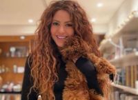 Shakira: Αγκαλιά με τα κατοικίδια της για το World Animal Day