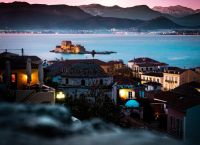 Ταξίδια: 5+1 πανέμορφες ελληνικές πόλεις που πρέπει να επισκεφθείτε επειγόντως