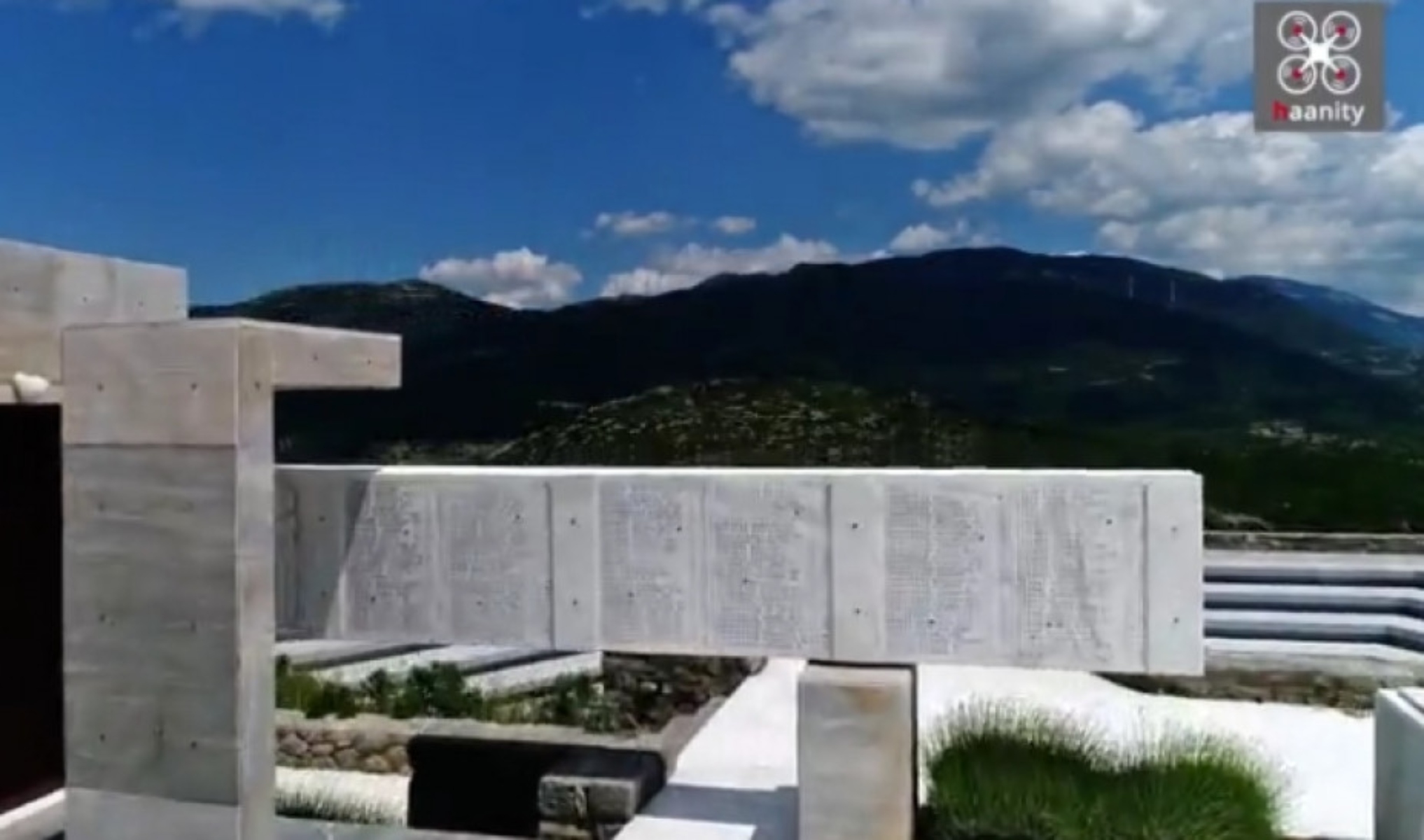 Συγκλονιστικό βίντεο: Όλα τα ονόματα των δολοφονηθέντων αμάχων στο Δίστομο