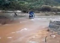 Εύβοια: Η Γερμανίδα τουρίστρια περιγράφει πώς διασώθηκε με τα δυο της παιδιά από τον χείμαρρο