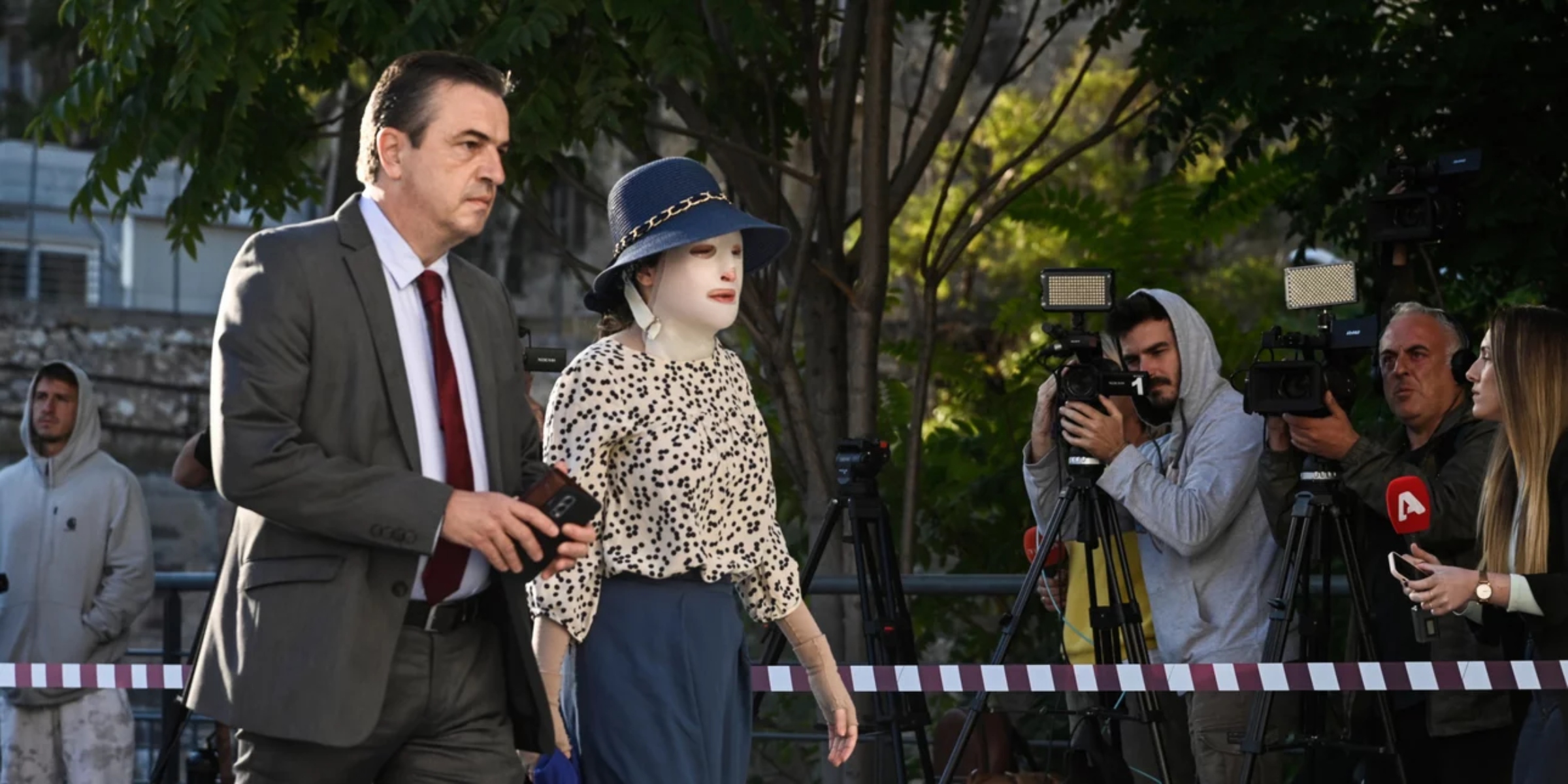 Επίθεση με βιτριόλι: Έφτασε στο δικαστήριο η Ιωάννα Παλιοσπύρου