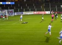 Τερματοφύλακας τρελάθηκε με αμυντικό του, τον χτύπησε και αποβλήθηκε