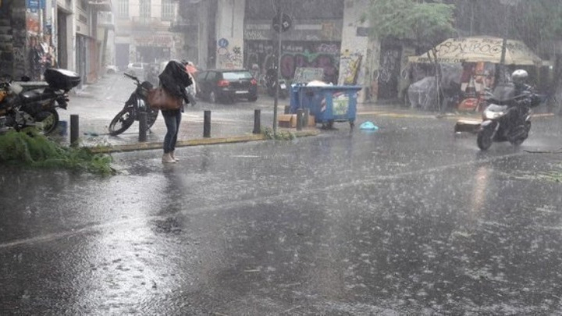 Κακοκαιρία: Έφτασε ο Μπάλλος – Νεροποντή στην Αττική