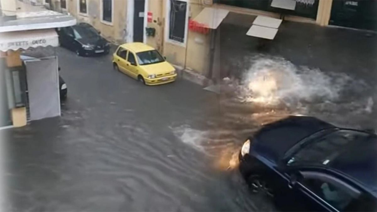 Κακοκαιρία Αθηνά: Πλημμύρισαν δρόμοι στην Κέρκυρα