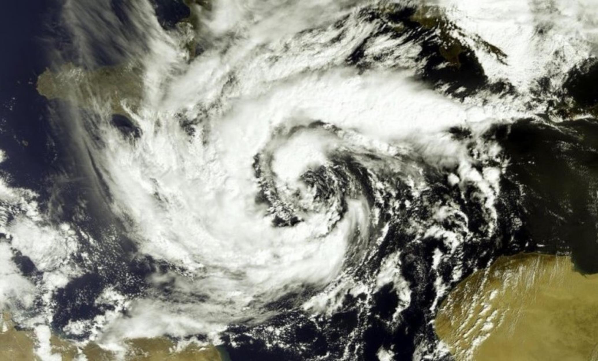 Meteo: Η πορεία που θα ακολουθήσει ο μεσογειακός κυκλώνας τις επόμενες ώρες