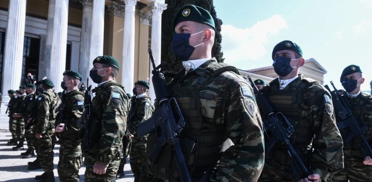 Κορωνοϊός: Για άλλη μία χρονιά οι παρελάσεις διχάζουν τους ειδικούς
