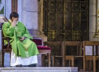 Γαλλία: Πάνω από 330.000 ανήλικοι βιάστηκαν από ιερείς τα τελευταία 70 χρόνια