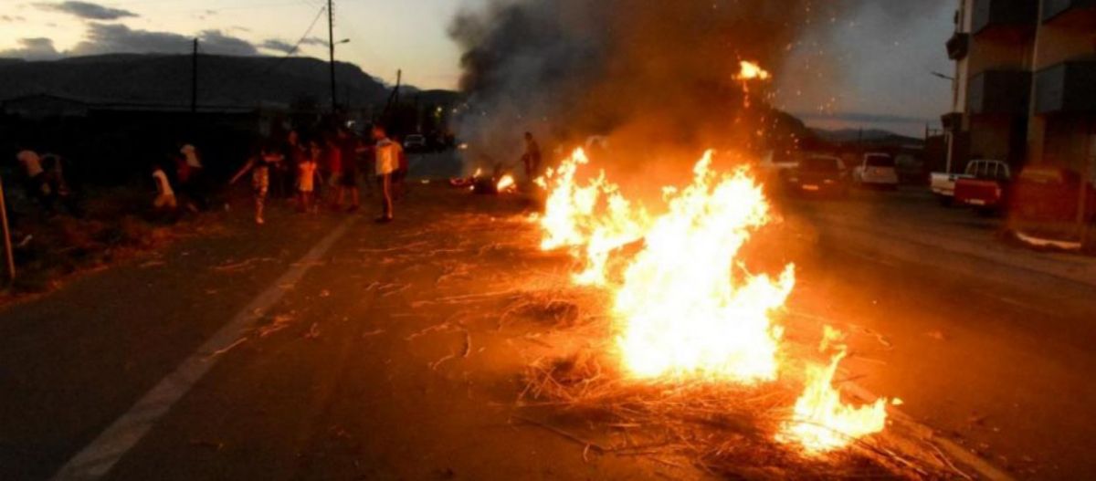 Ρομά: Έκλεισαν την Αττική Οδό στο ύψος του Ασπροπύργου