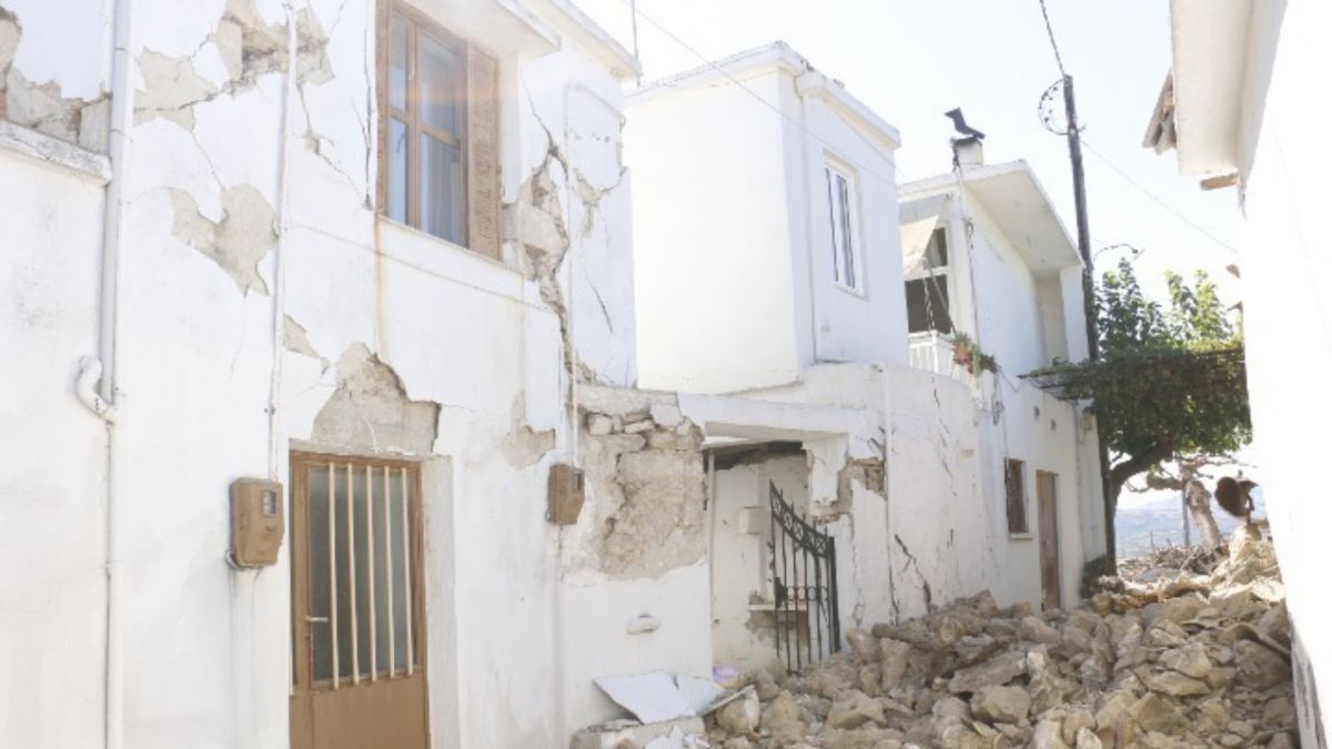 Ηράκλειο: Εν αναμονή των κοντέινερ για τους σεισμόπληκτους