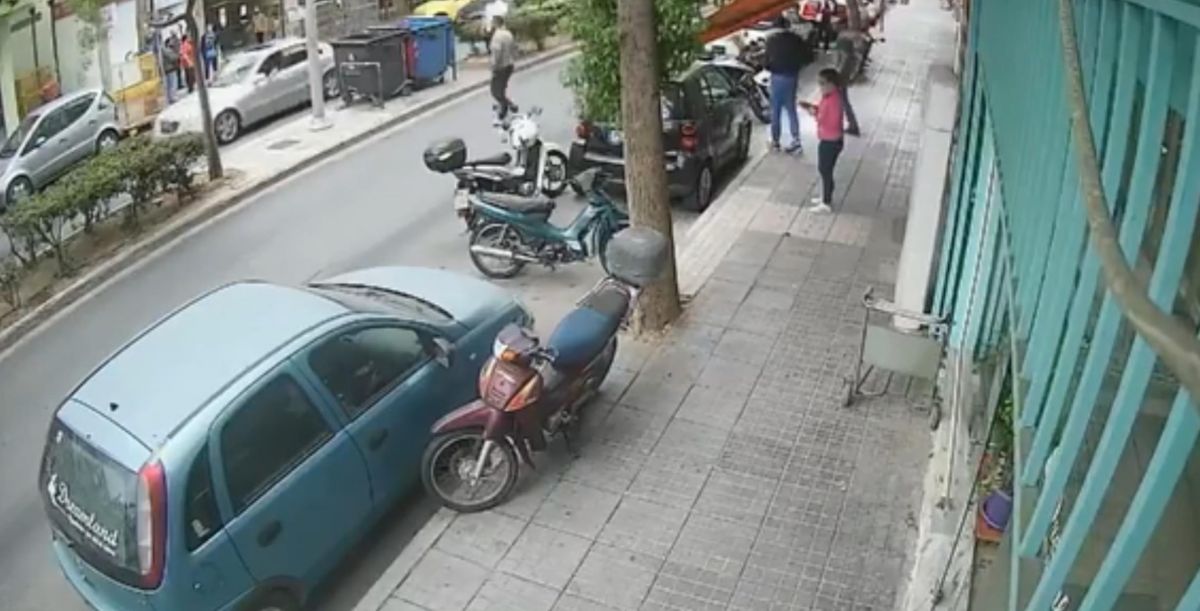 Σεισμός στην Κρήτη: Η στιγμή που πολίτες πετάγονται στους δρόμους